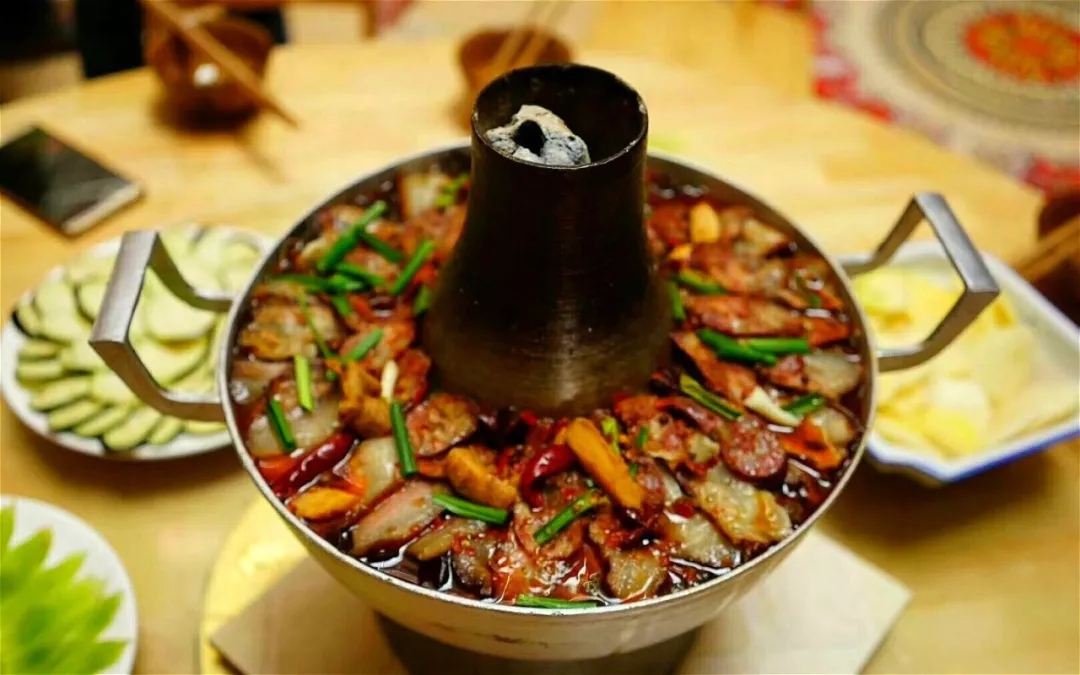 各地特色火锅有哪些（我国不同地区的特色火锅盘点）