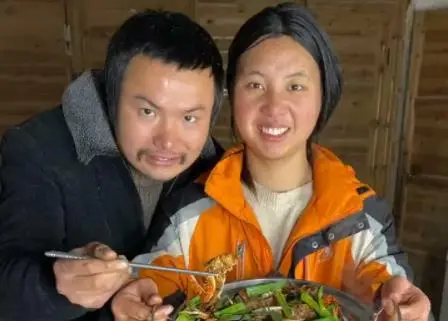 牛爱芳小春花：没有路虎，没有别墅，粉丝和电视台欠我们一个道歉