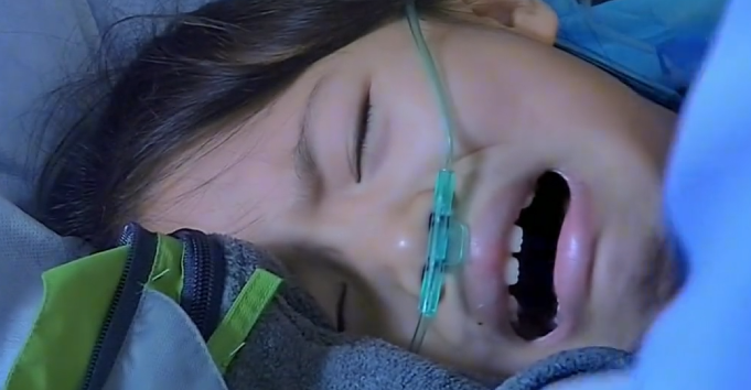 上海9岁女童遭碾压,右腿骨肉分离面临截肢,妈妈迟迟不肯签字手术