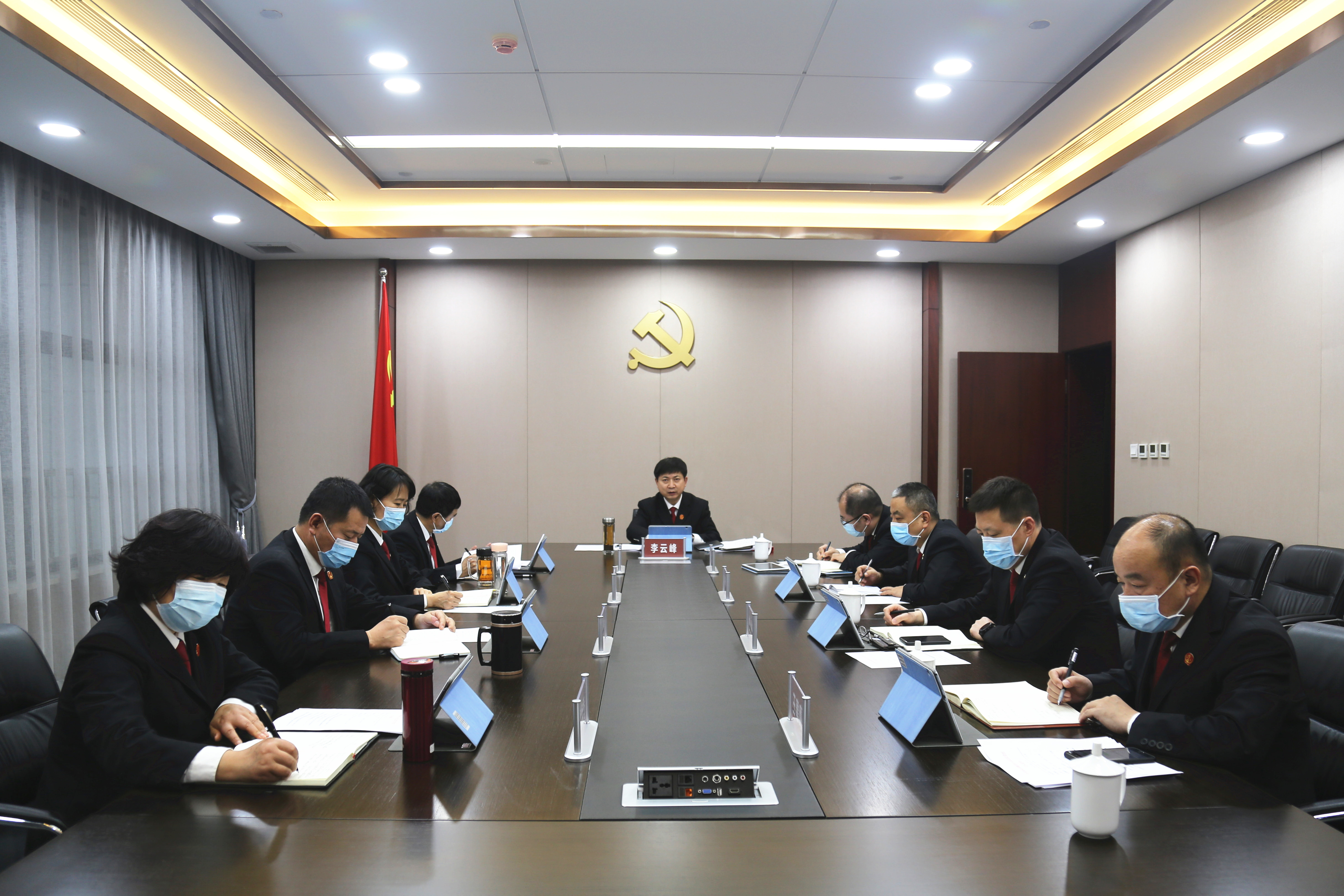 西安雁塔法院党组传达学习贯彻全国两会精神和市党代会精神