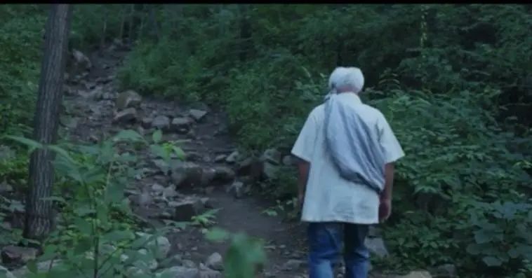 那个让白岩松落泪的男歌手，消失了近30年