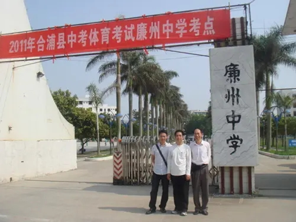 高考763分考上武大，背着瘫痪父亲上学的黄来女，后来怎么样了？