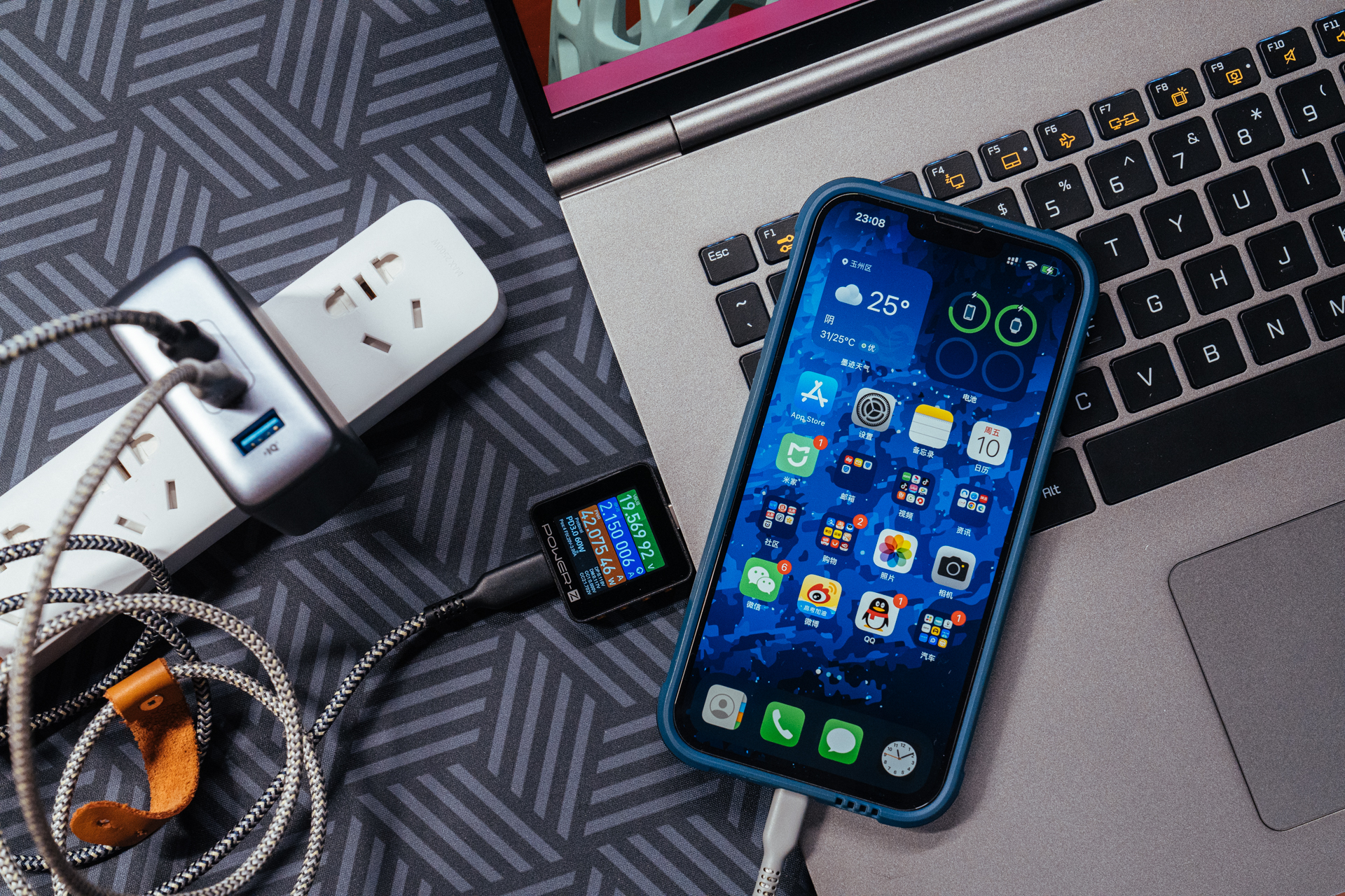 简洁条理，如何布置自己的办公桌面：轻办公好物分享