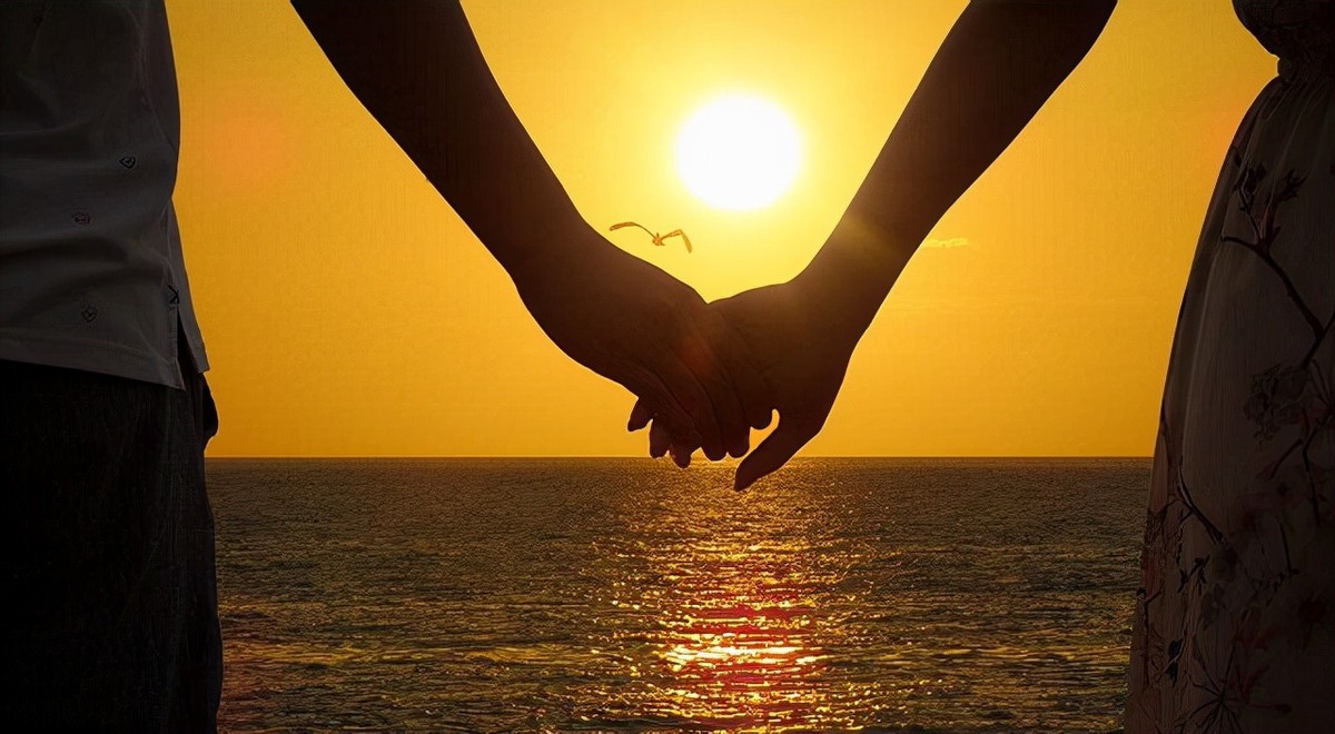 2004年，五旬老汉“易容”，骗财骗色22岁女大学毕业生