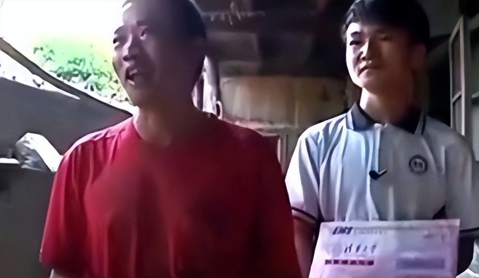 湖南寒门学子674分上清华，采访时痛哭，父亲每天挑200担沙供读书