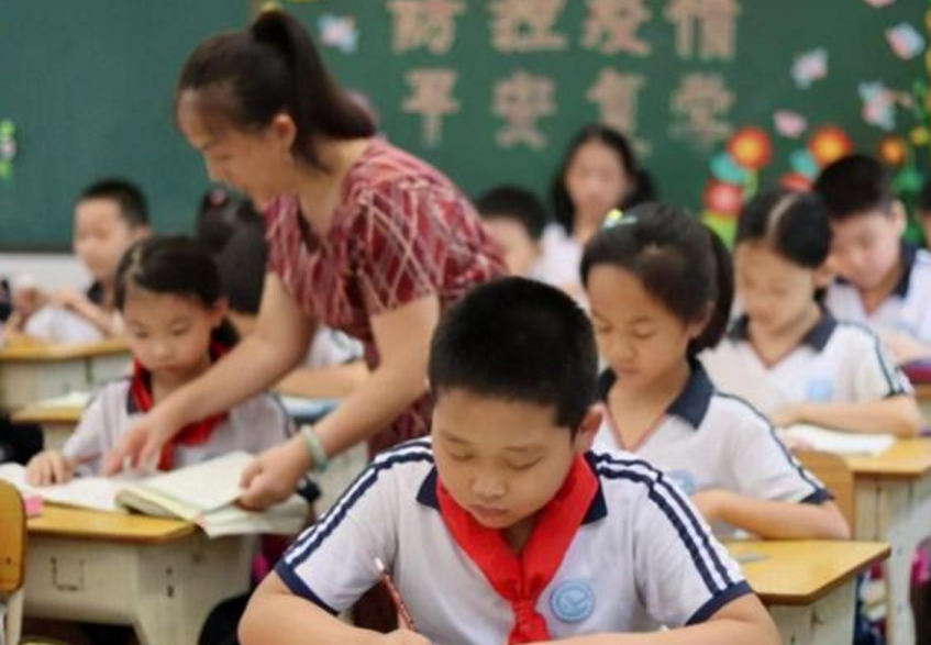 期末考试出成绩后老师失踪，结果令人惋惜，评论区一边倒地指责