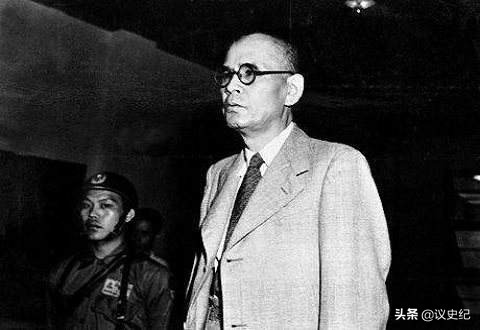 他是中国律师，为冈村宁次无罪辩护，晚年家破人亡无人照顾