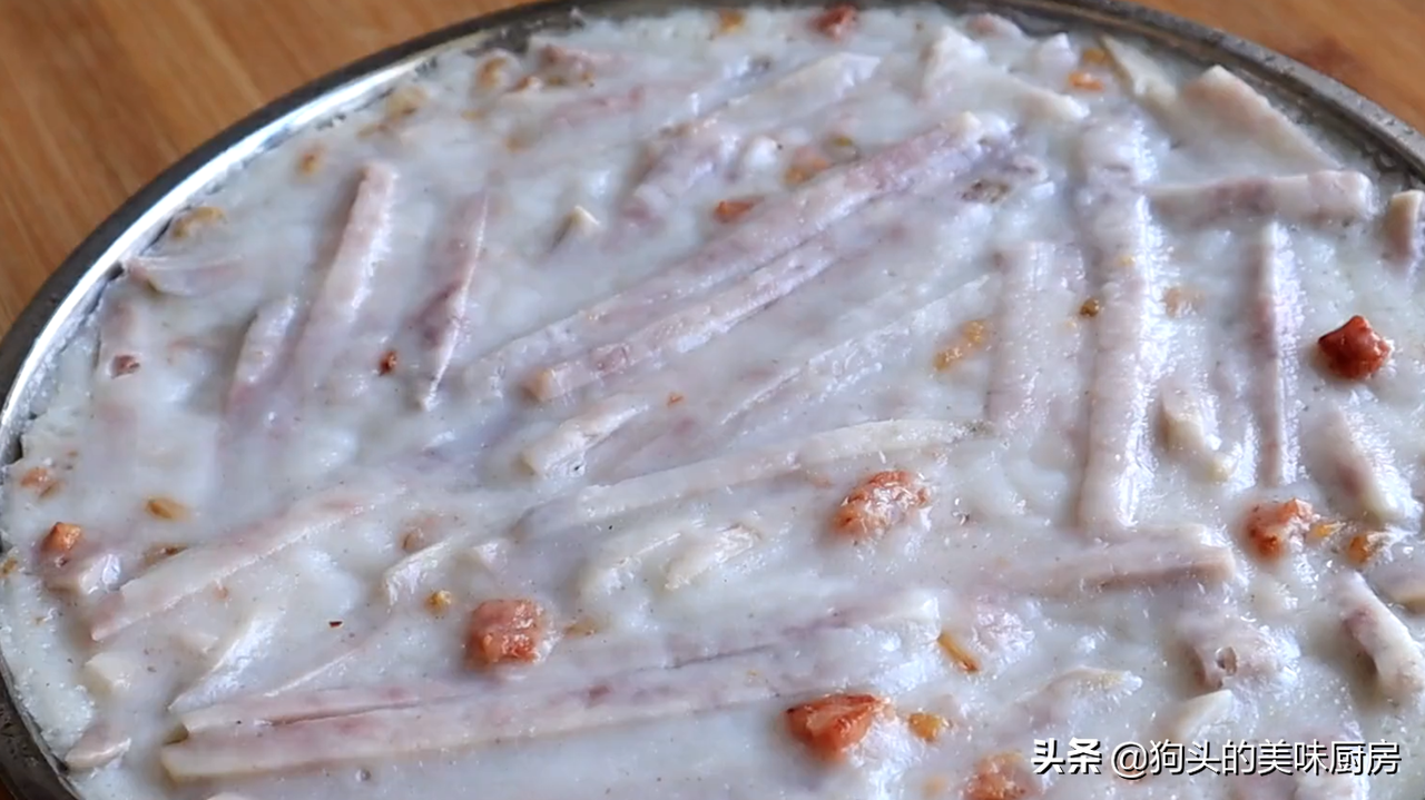 吃芋头的季节，我家经常这样做，咸香软糯做法简单，一大盘都吃光