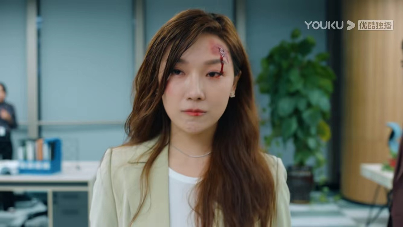 女心理师：被上司醉酒性侵的李薇，穿着暴露，是原罪还是借口？