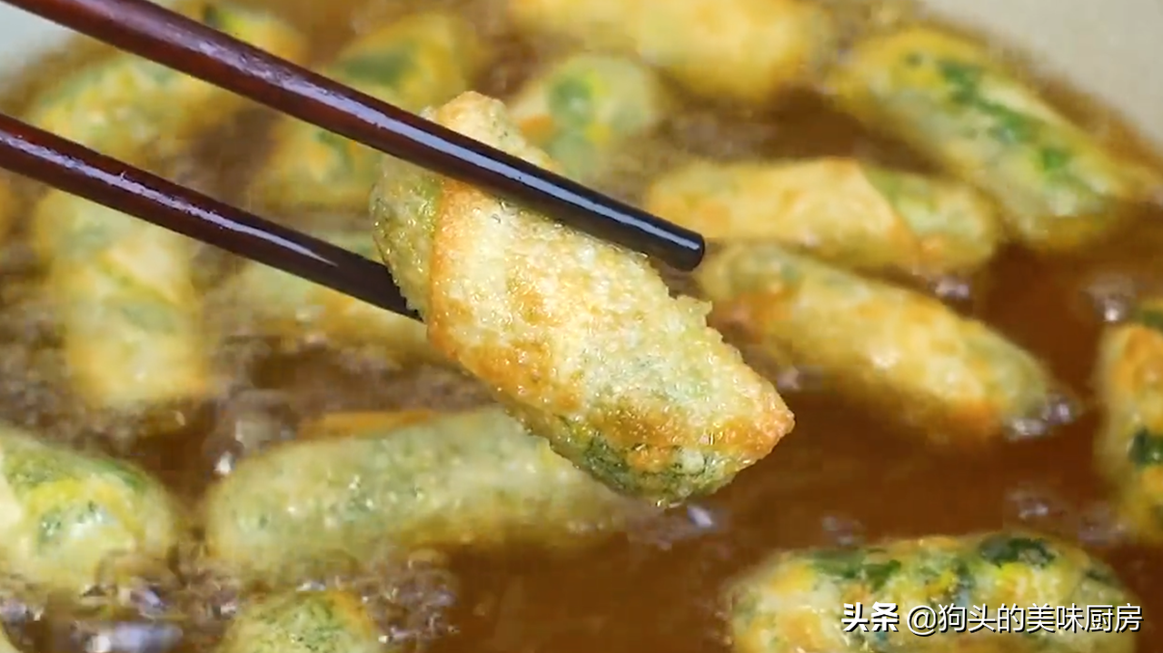 懒人早餐我就服这个做法，不揉不擀面，几分钟做一锅，酥脆鲜香