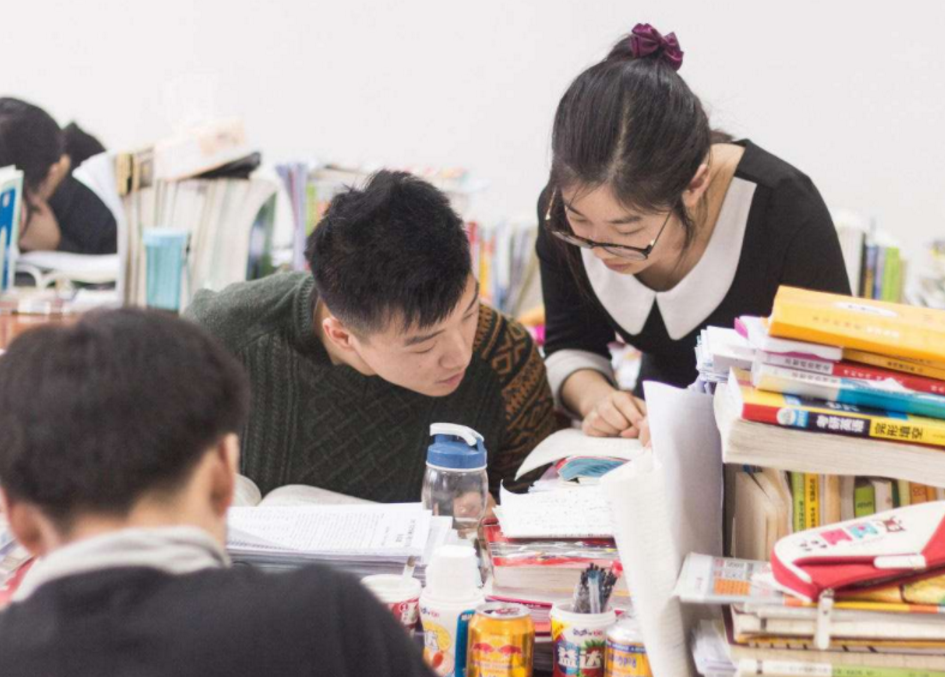 校园里，男大学生多高算“矮”？170cm成下限？听听学妹真实想法