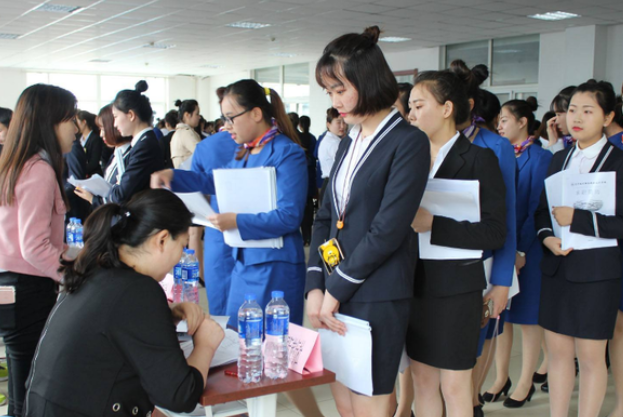 大学生面试被拒，HR说出普通大学和985的差别，值得学生深思