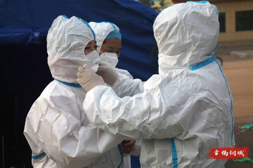 齐心战“疫”·钢城力量丨春暖花开 有你有爱