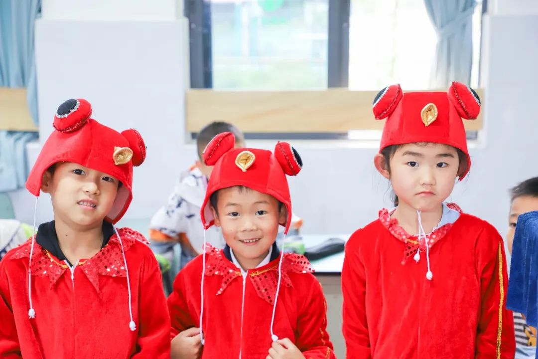 花田花绽，阅读悦心｜双流区黄甲小学举行读书节之阅读表演赛