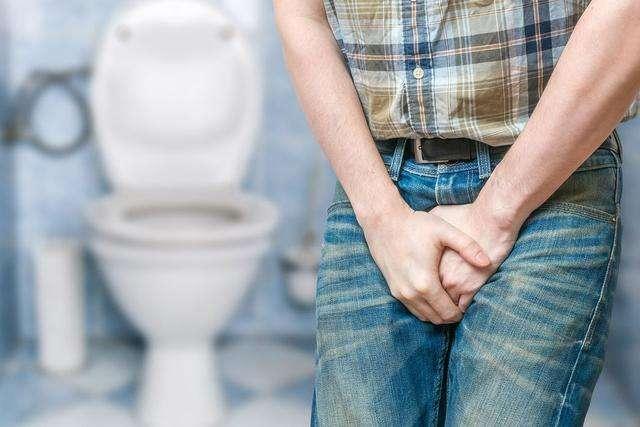男性排尿時，出現這5種“跡象”，需及時檢查，男生都來看看
