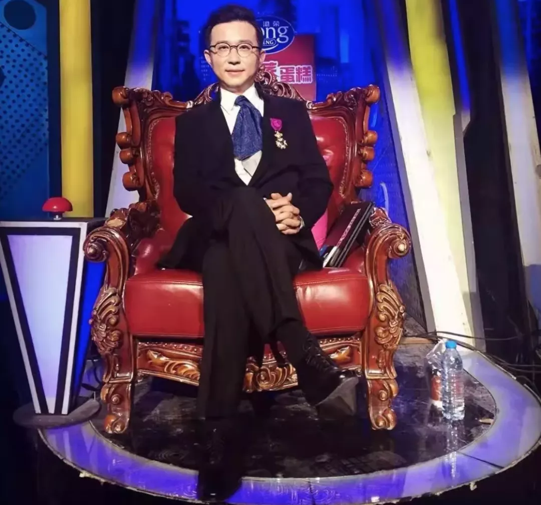 最强豪门“赘婿”，却被踢出公司！最自恋的霸总人设，装不下去了