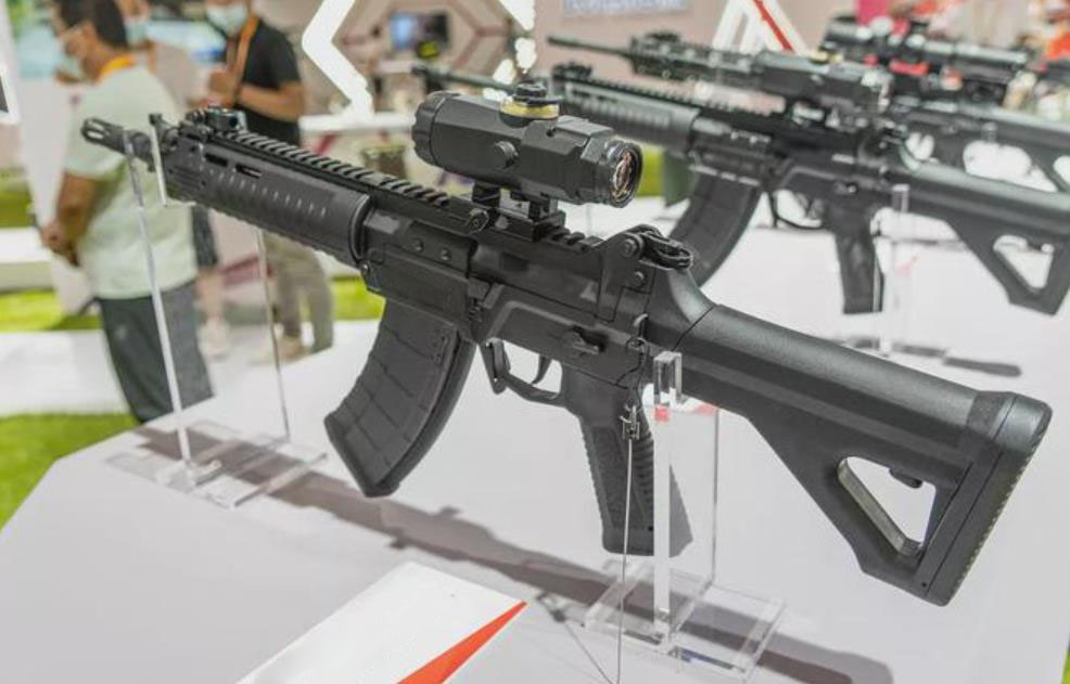 qbz-192是19x系列当中的一个短突击步枪型号,内部结构和191型相同