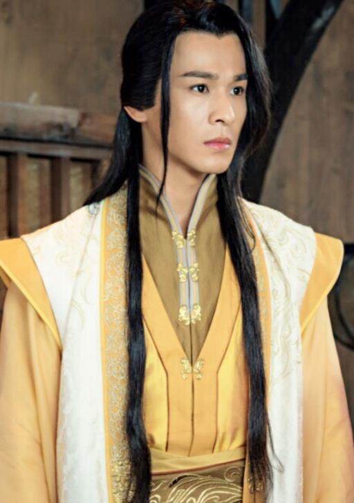 “龙须刘海”不要轻易尝试！有人仙气十足，有人酷似蟑螂精