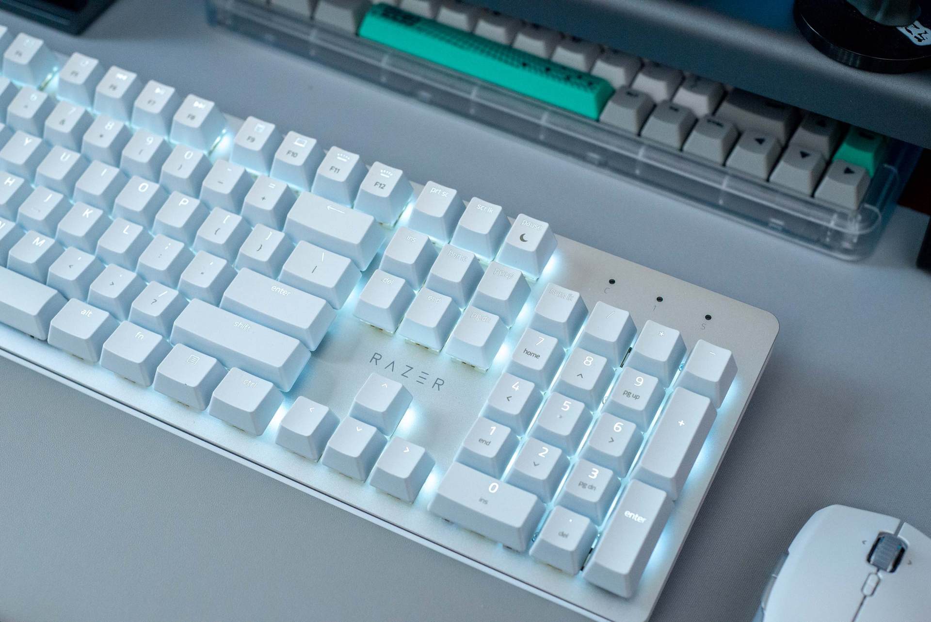 桌面改造 2.0，兼顾生产力与娱乐性的一体化空间