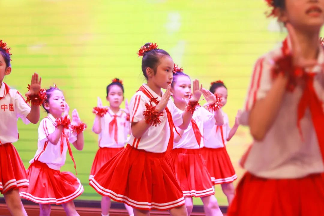 华阳实验小学举行“童星耀五月·艺术绽花开”群舞比赛（续）
