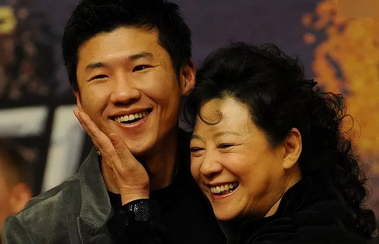 “天下第一嫂”王馥荔：丈夫为她写保证书，儿子王骁是最大的骄傲