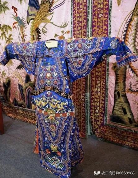 郭麒麟开400万豪车，却送不起老郭一件蟒袍，蟒袍到底多贵重