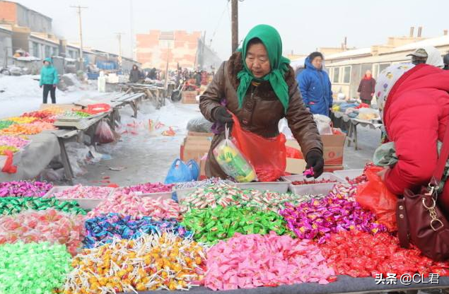 “年味”有点淡：冷清的集市下只有“热闹”的商贩，年集走向末路