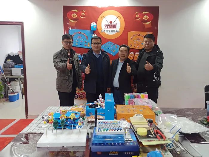戏萌萌超轻粘土--幼儿园手工课程材料！——走访“壹卡通动漫”