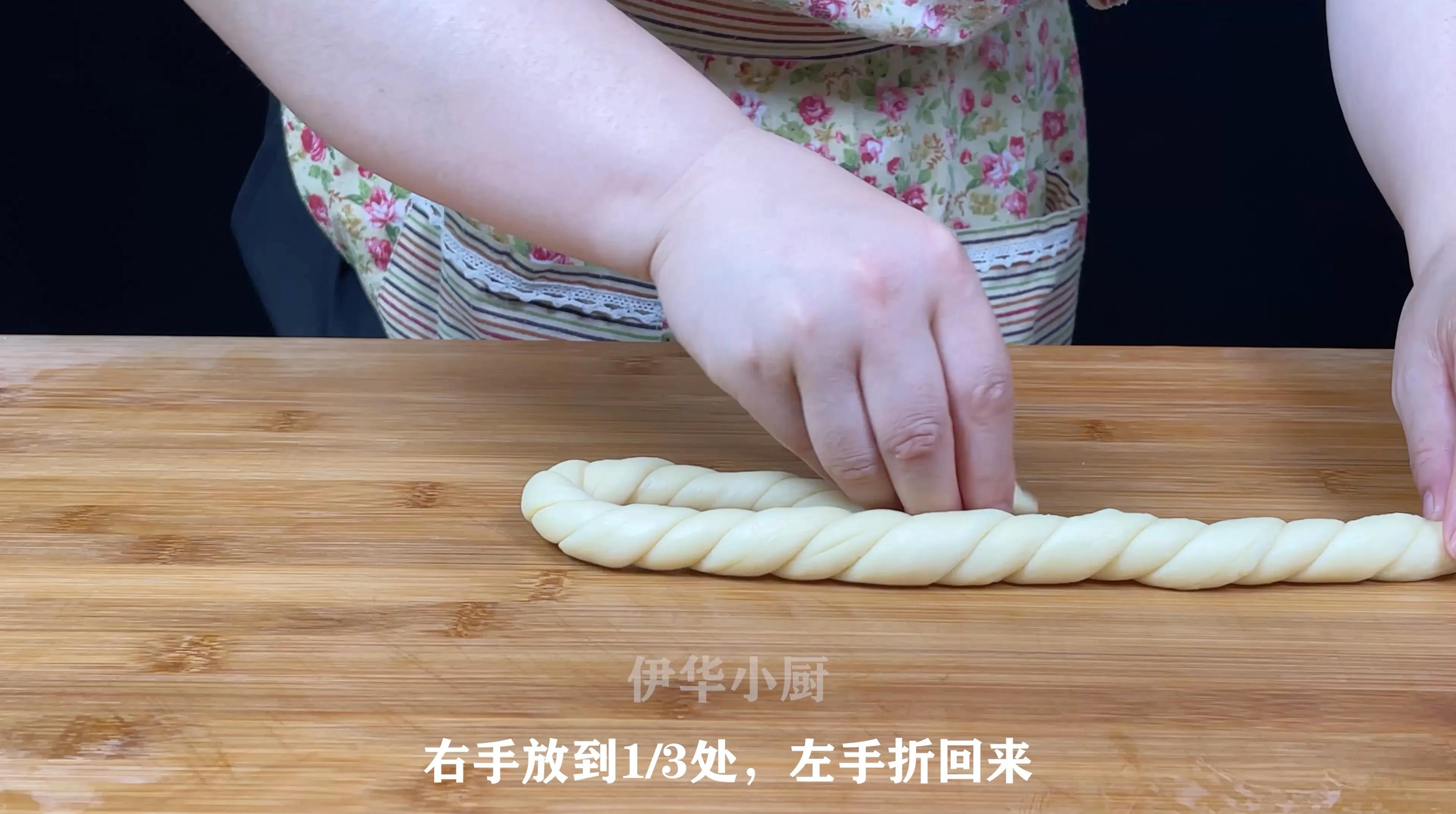 面粉别蒸馒头了，教你做麻花，不用油炸，松软香甜比面包还好吃