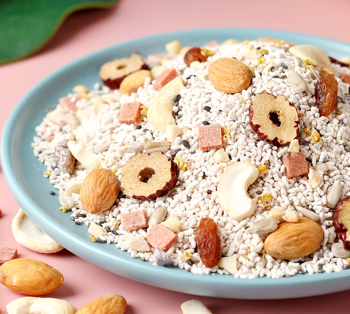 建议女大学生：多囤这5款小零食，解馋还养颜，焕发肌肤好光彩