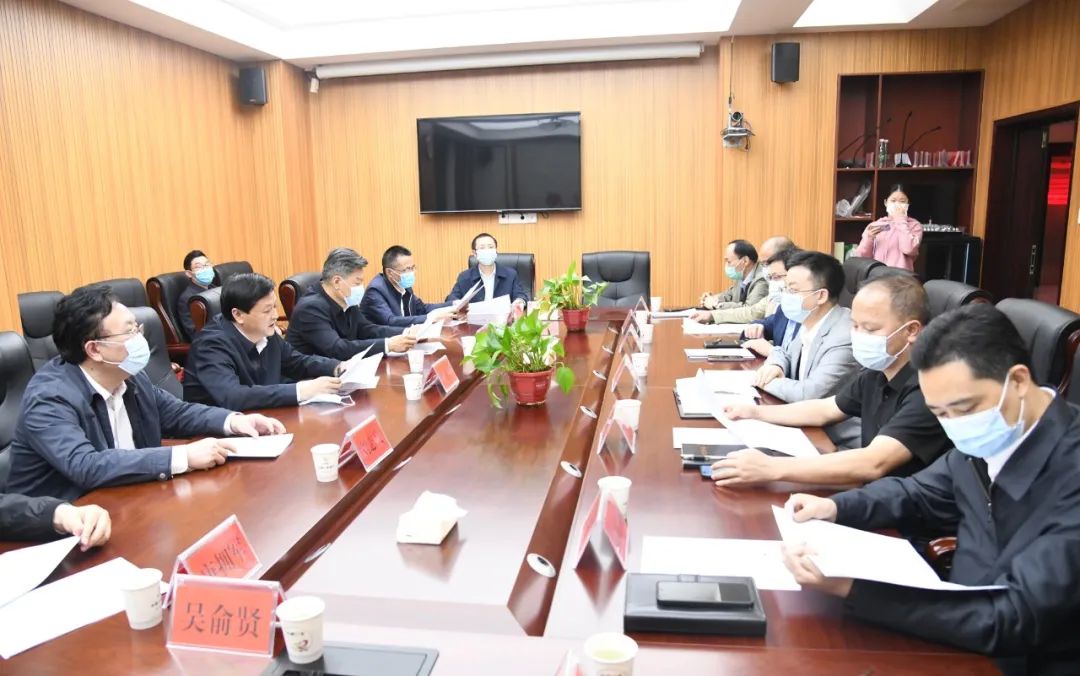 李万千在市财政局市发改委市工信局调研