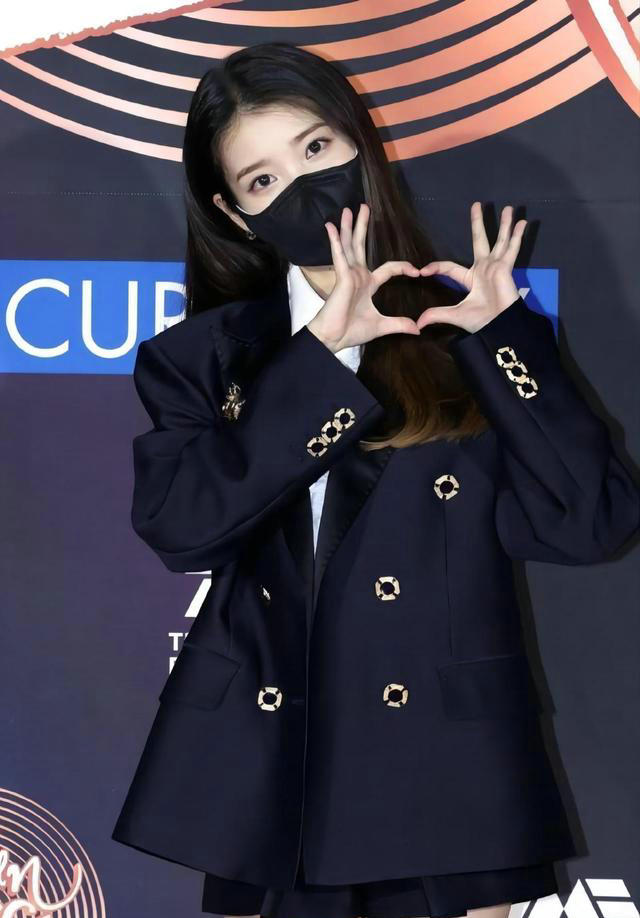 李知恩｜高清壁纸｜五官很平凡整体却很惊艳