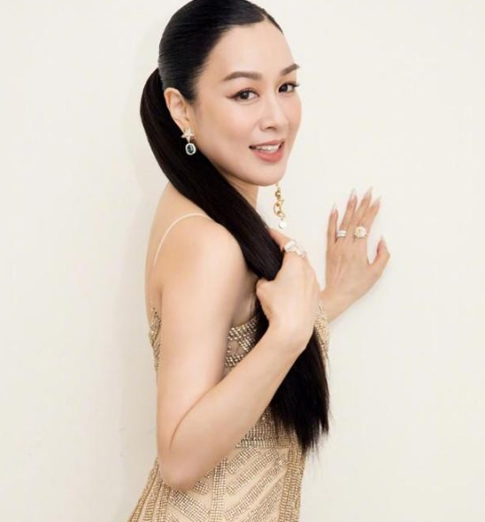 女人过了四十岁，做发型千万别踩这五种“雷”，显老又显土气