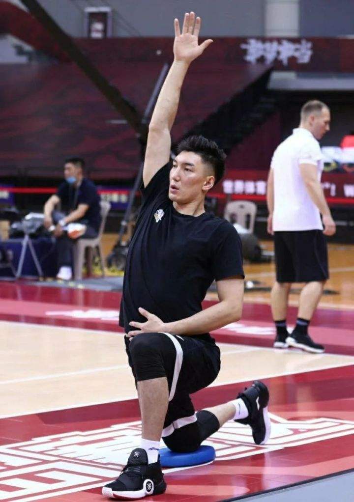 李宁有哪些nba球星系列(三枚总冠军戒指后卫韦德！NBA赛场上穿了哪些李宁全城7代？)