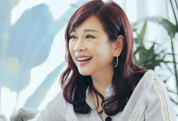 有种"整容"叫陈松伶嫁人,自己变化不大,老公却像换个人