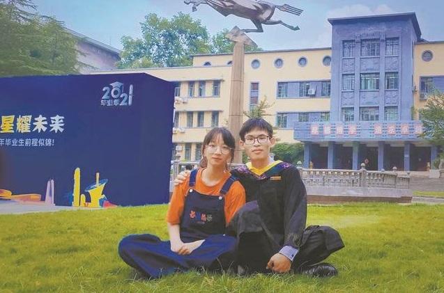 学霸情侣相约清华大学，偶然相识，互相吸引，双向奔赴