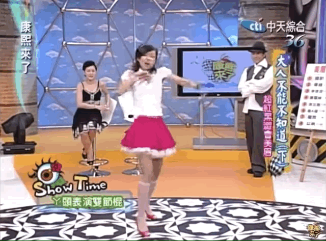 还记得“黑涩会美眉”丫头吗？为了逃离蟑螂房，她用了10年时间