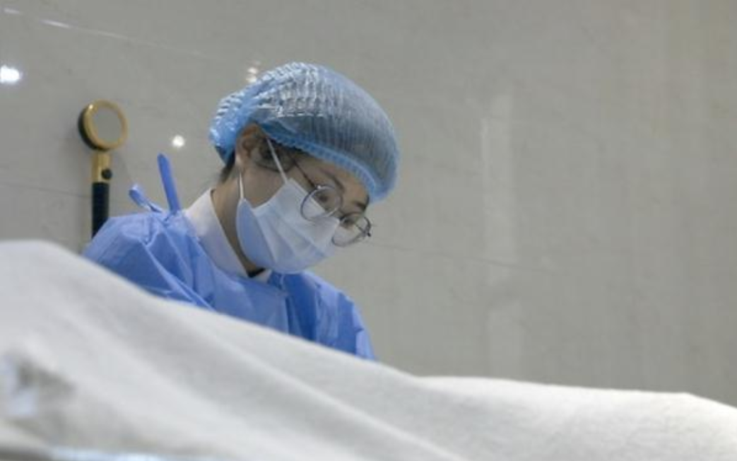 95后入殓师陈韵秋：每年处理400具遗体，从不用手直接触碰尸体