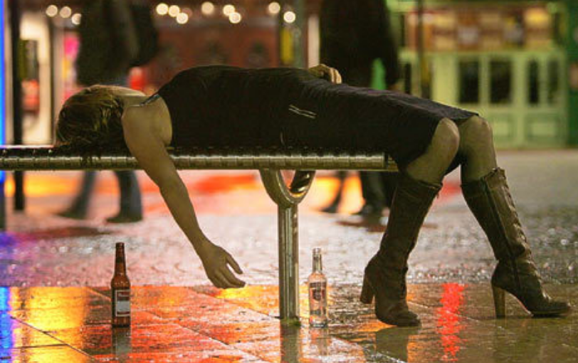 2003年，一名21岁湖南美女教师惨死在宿舍，唯一嫌疑人却被判无罪