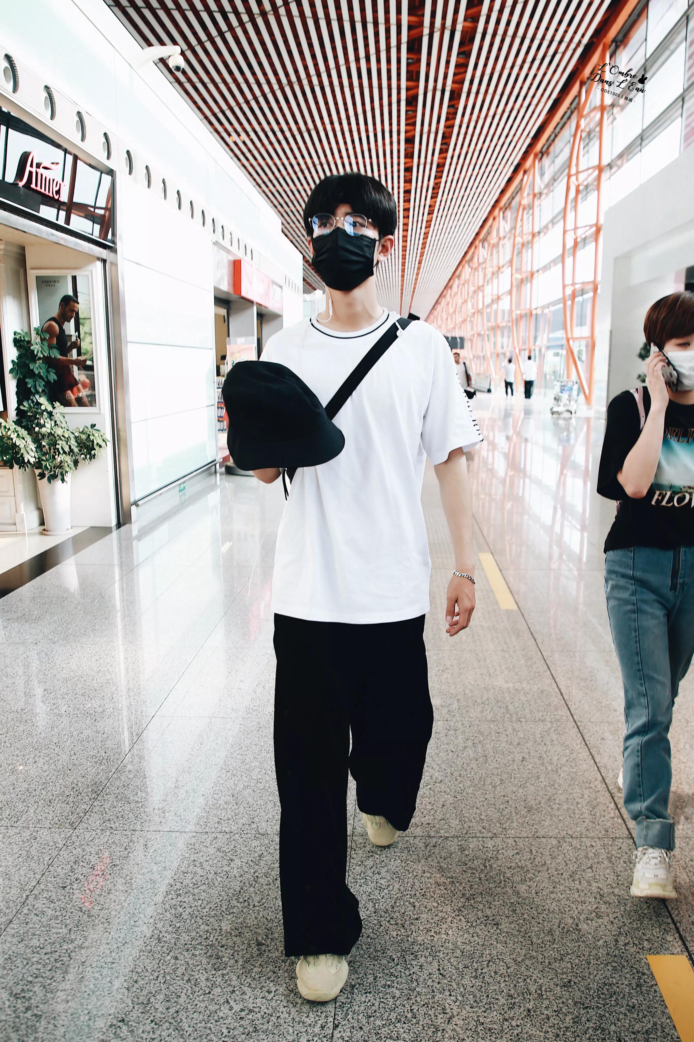 考古肖战:2018年9月—12月机场时间线汇总,今天请叫我收图狂魔