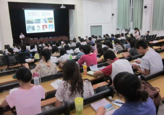 大学选修课有多难？女生得知及格标准后大哭，我再也不瞎选课了