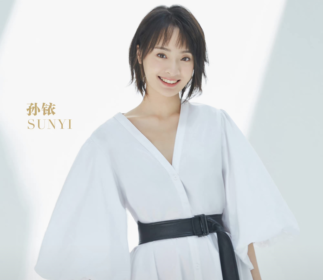 新剧遭换角、高龄拼四胎、肚皮都是针眼...女星怀孕各有各的心酸