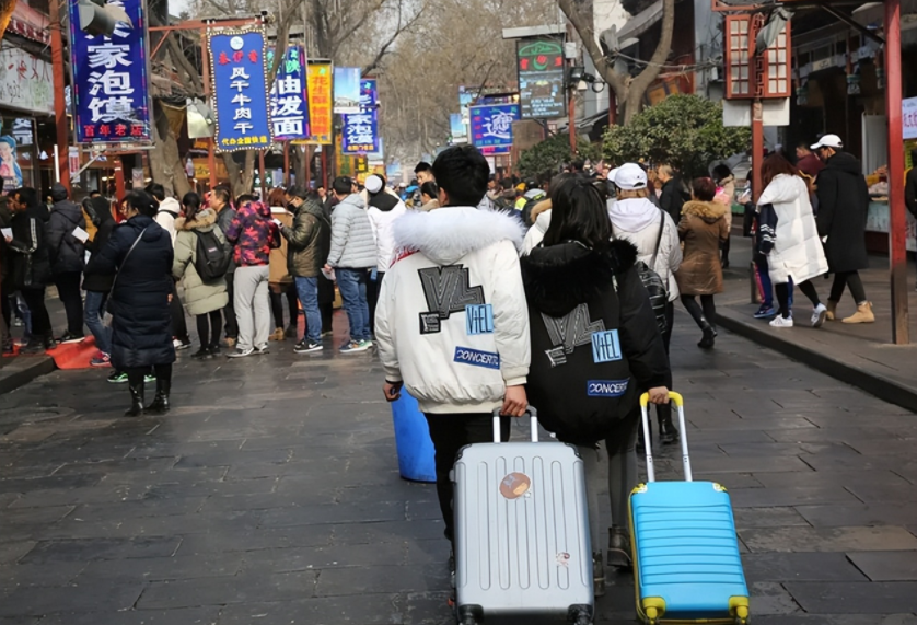 五一放假被调整，多所高校已发通知，学生欲哭无泪