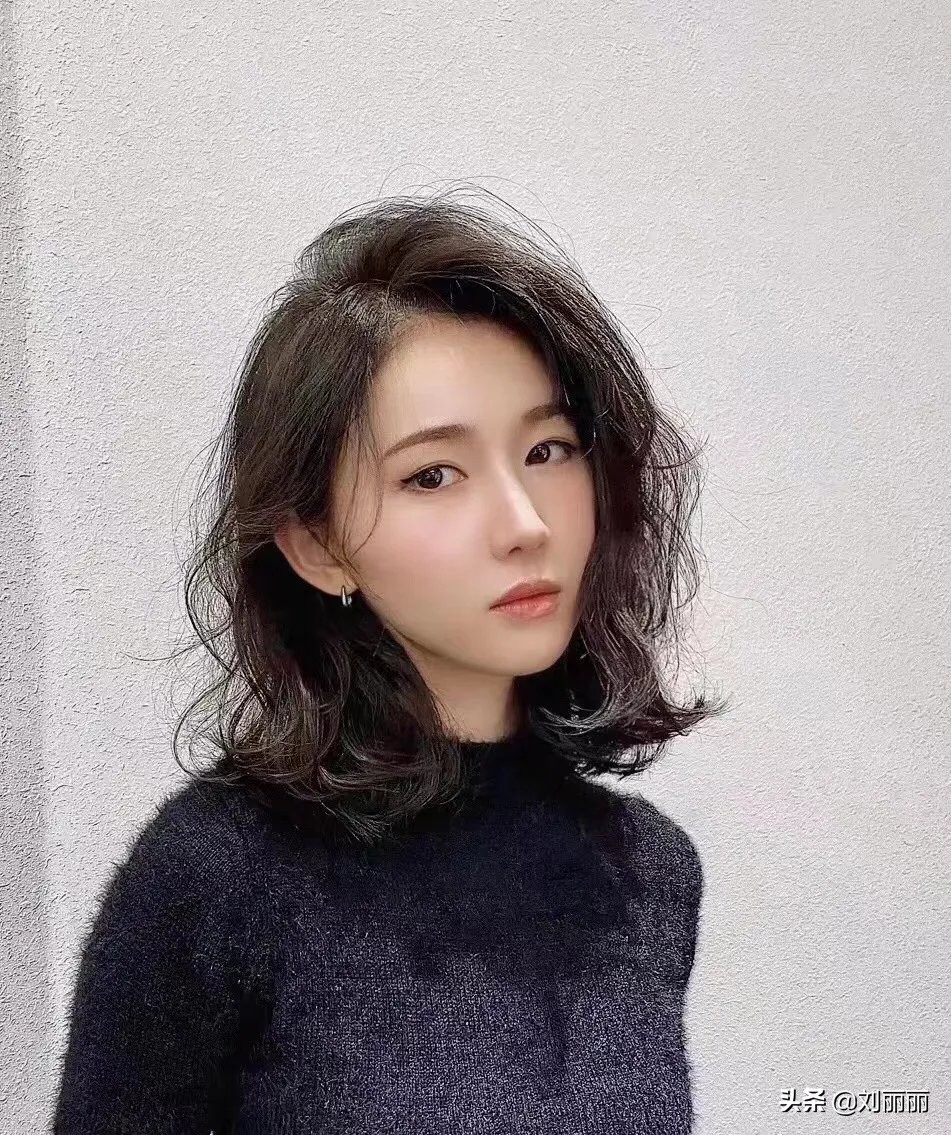当下最流行的4种发型，大小卷烫发全都有，瘦脸修饰头型都很不错
