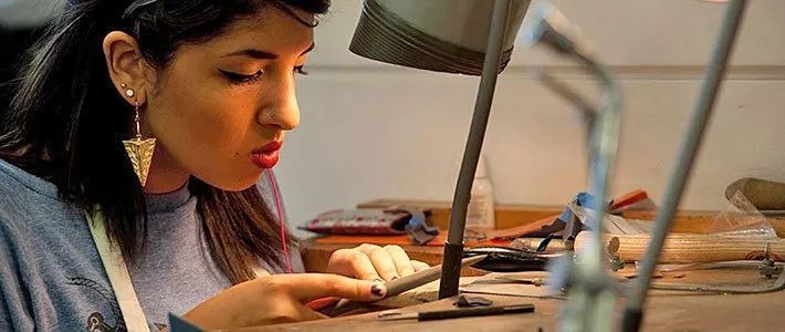 这所默默无闻的学校竟有着英国排名第一的珠宝设计专业