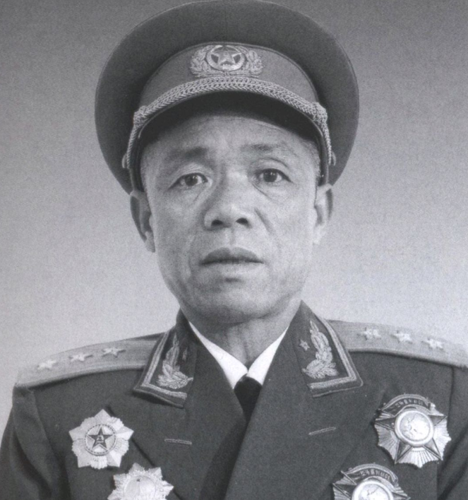 开国57位上将中，如果按照战功成绩排名，排在前两名的会是谁？