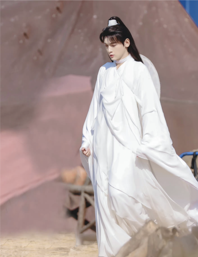 《天官赐福》爆出真人版路透，那么男主有花城和谢怜的感觉吗？