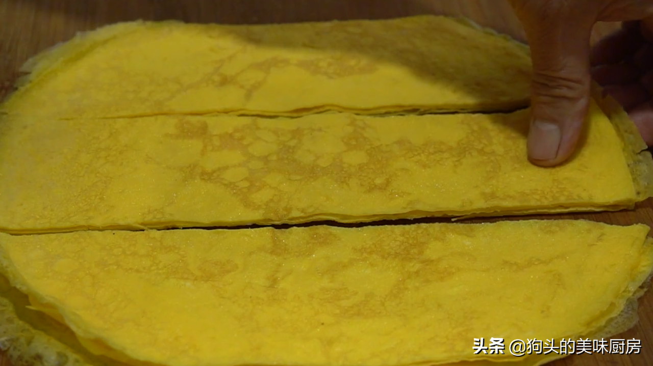 吃不完的米饭试试这样做，加三个鸡蛋，有菜有肉，营养又健康