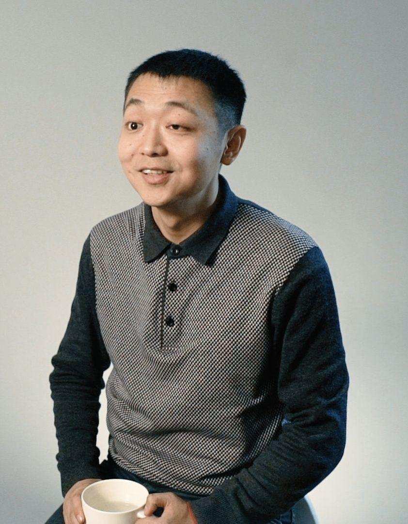 他36岁，年少失明，北漂后成主持人、主编、摄影师，已结婚生女