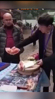 神评爆笑合集：女朋友发信息说她脚冷我怎么办，神评笑死我了